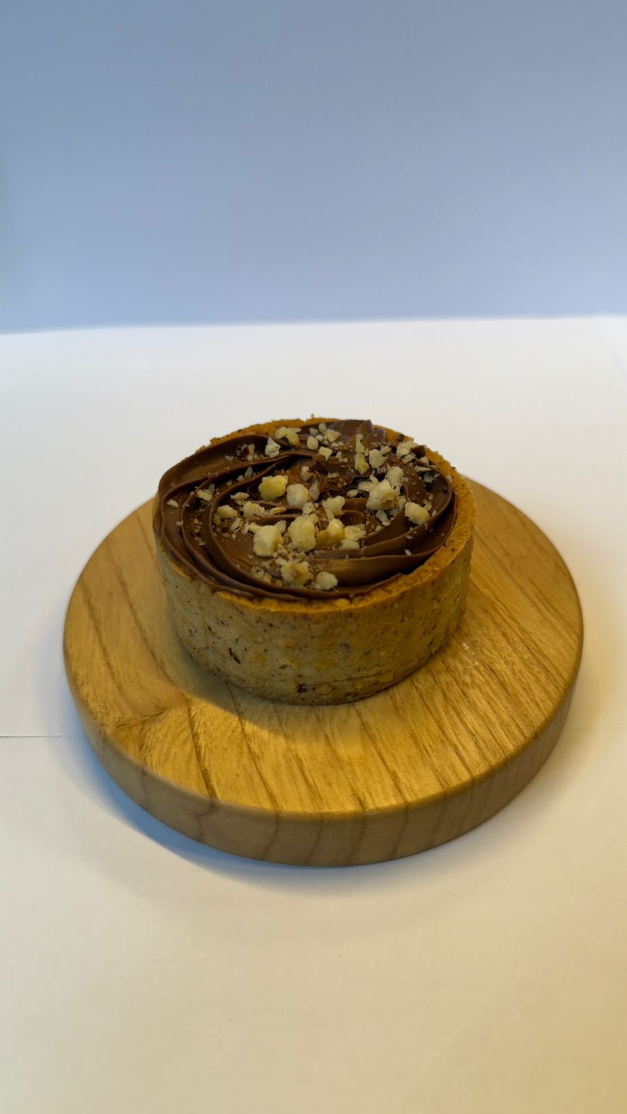 Round hazelnut tart