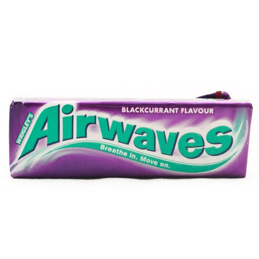 Chewing gum with blackcurrant and menthol flavor