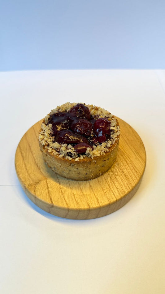 Round cherry tart