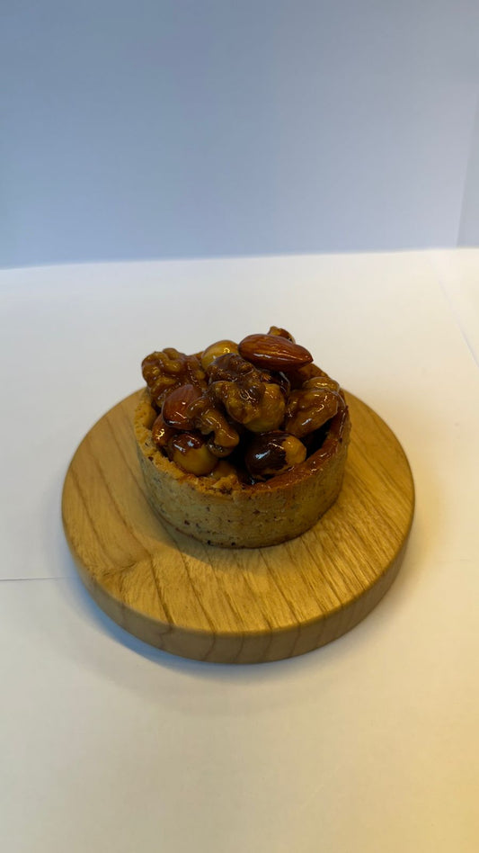 Round caramel tart