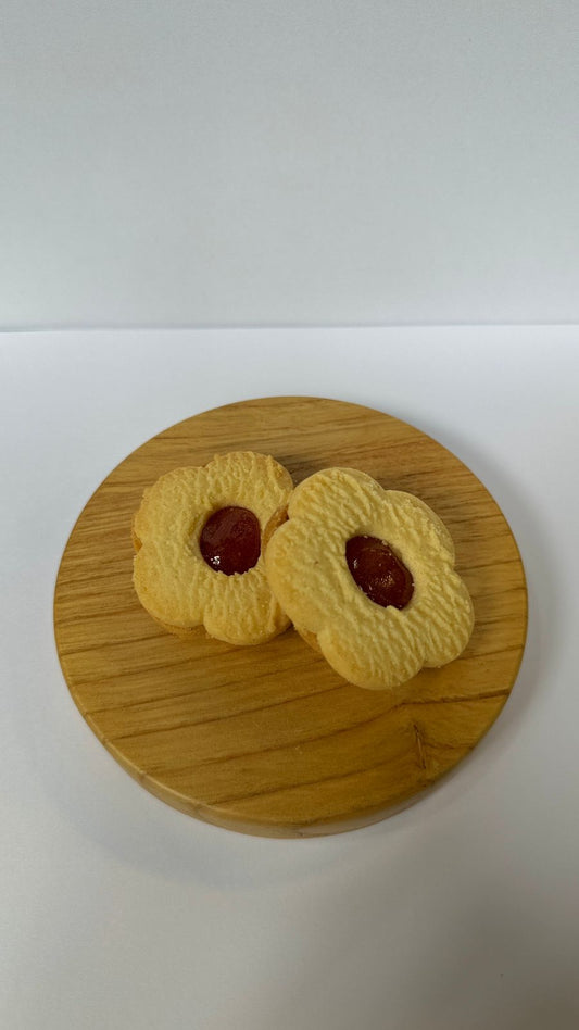 1 piece of biscuit (raw)