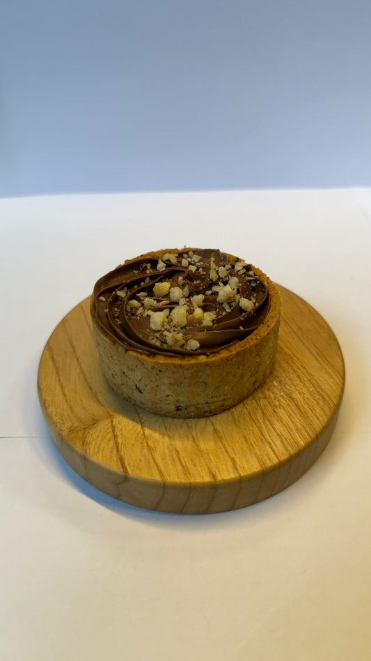 Round hazelnut tart
